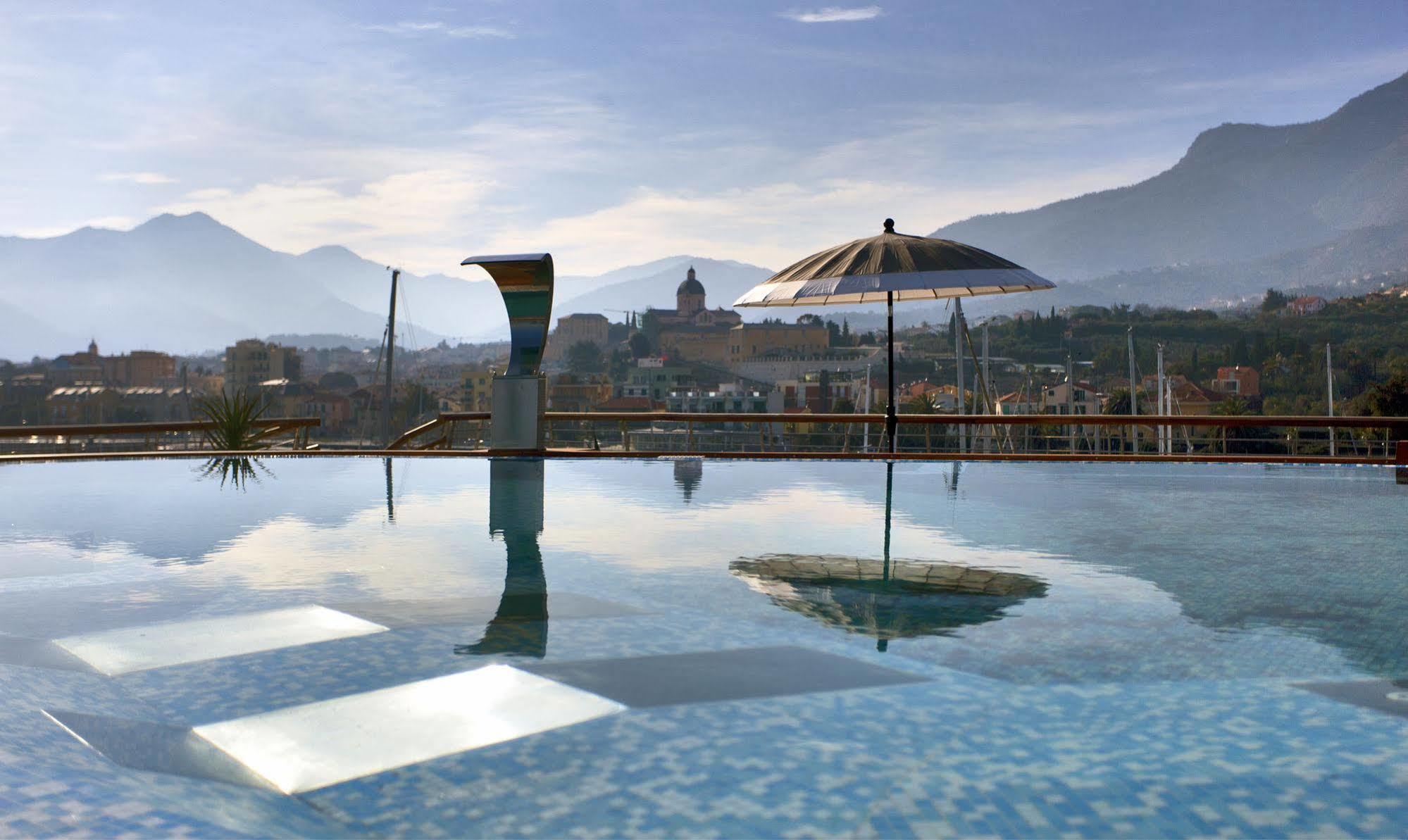 Yacht Club Marina Di Loano Hotel Exterior photo