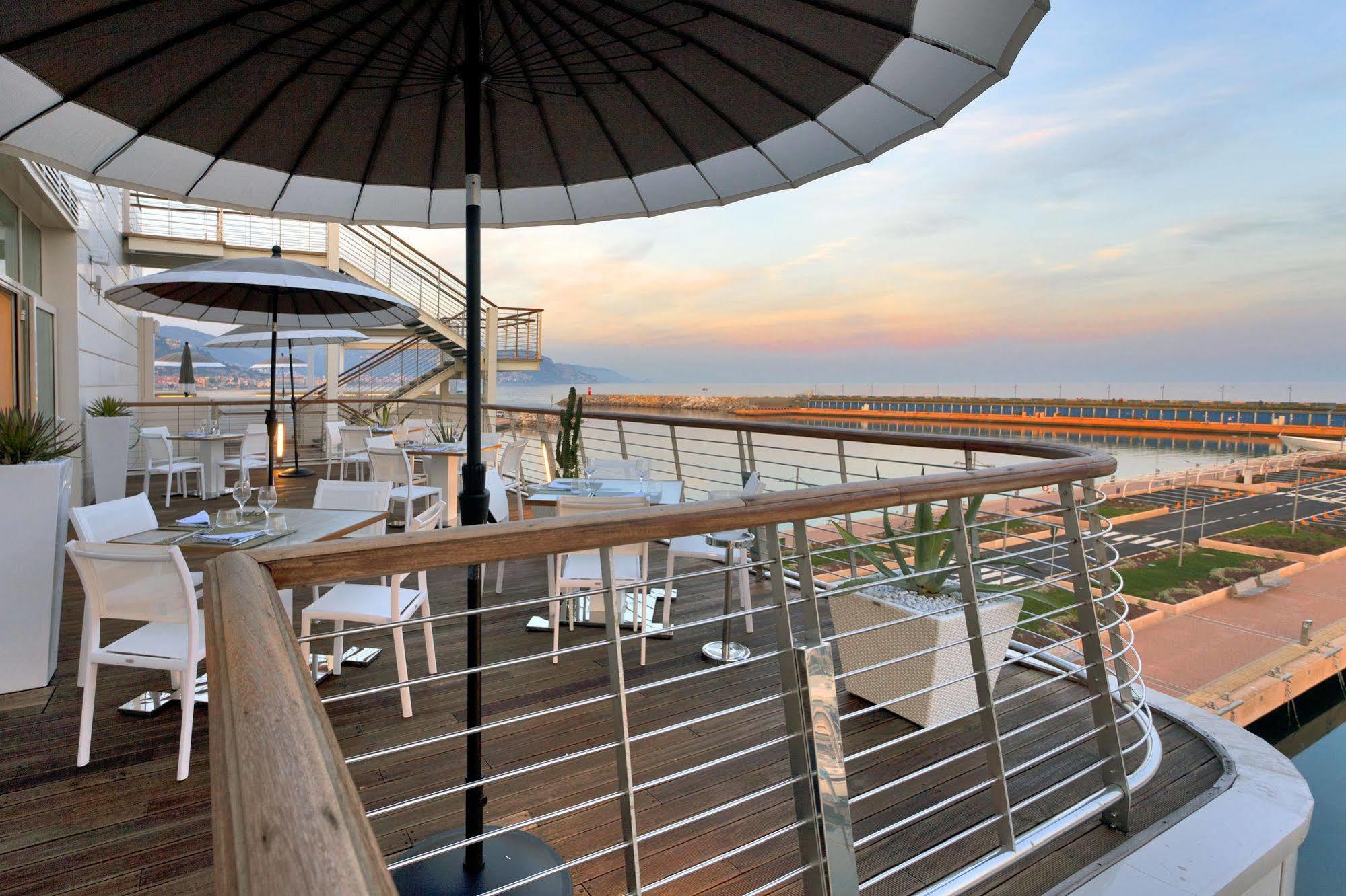Yacht Club Marina Di Loano Hotel Exterior photo